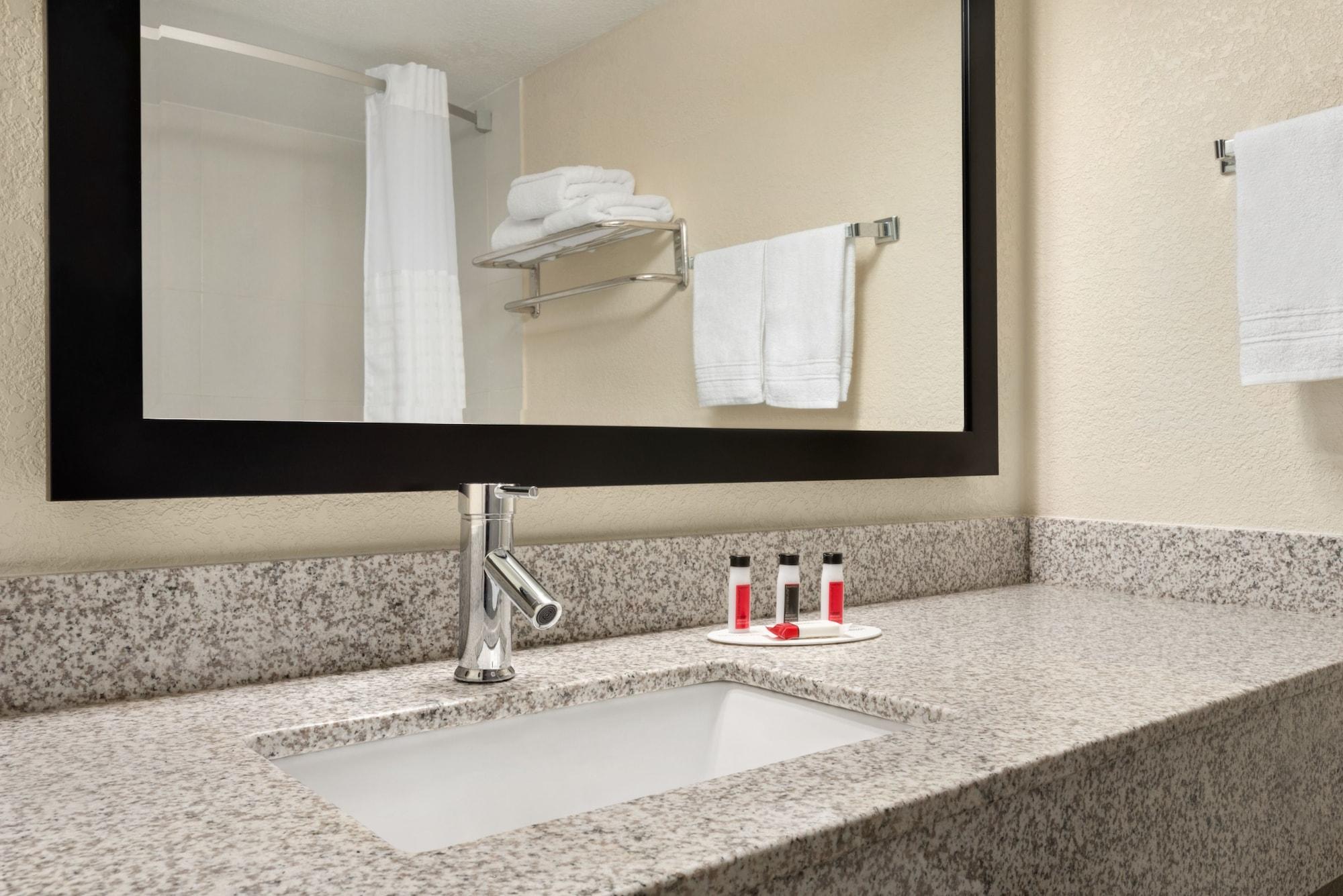 ซูเปอร์ 8 บาย วินด์แฮม เดสโมนส์ Hotel ดิมอยน์ ภายนอก รูปภาพ