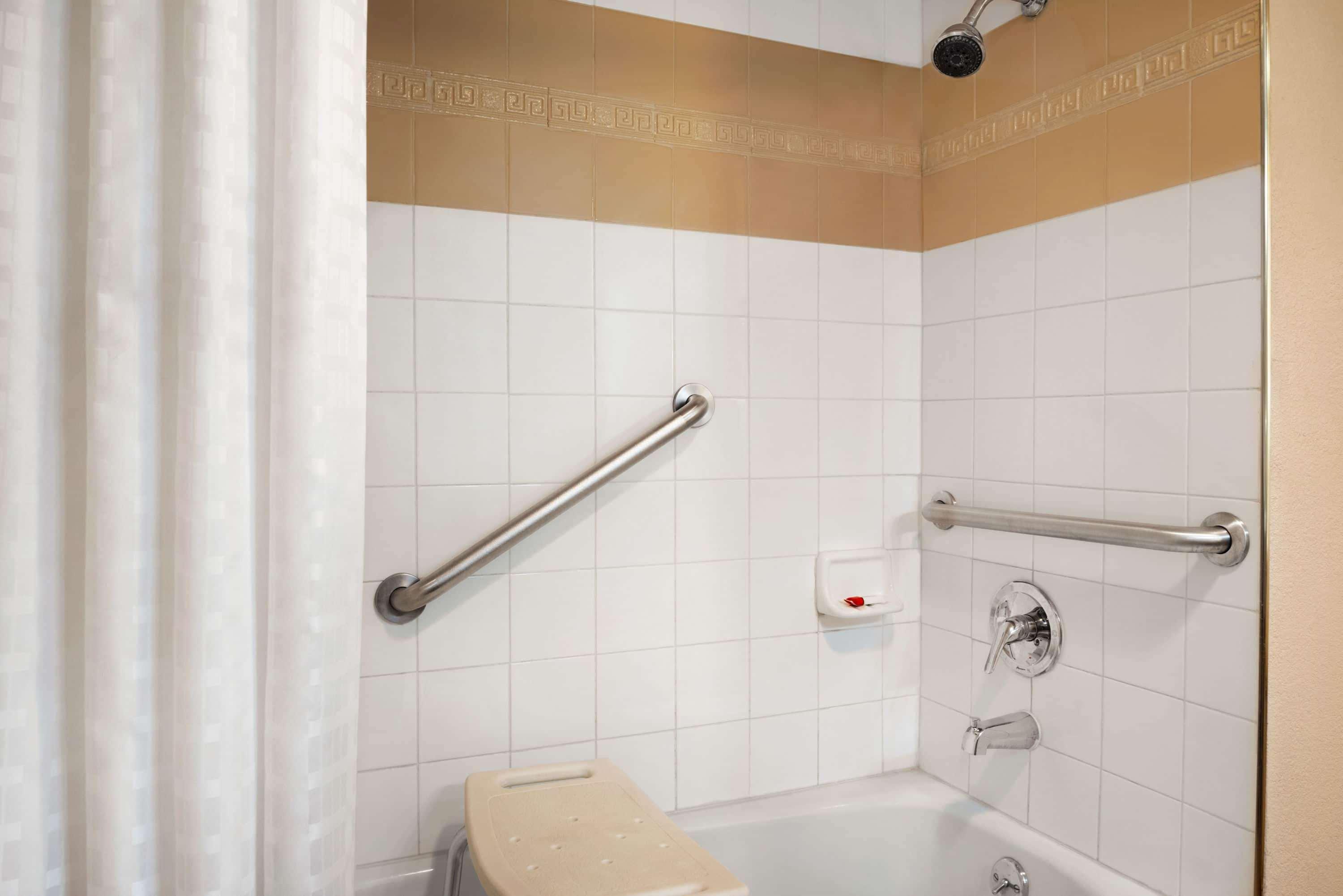 ซูเปอร์ 8 บาย วินด์แฮม เดสโมนส์ Hotel ดิมอยน์ ภายนอก รูปภาพ
