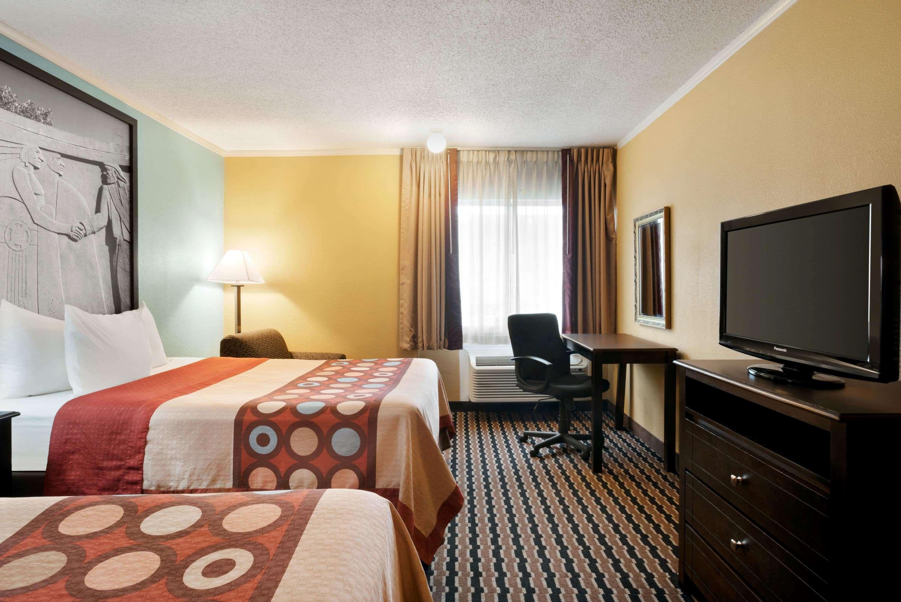 ซูเปอร์ 8 บาย วินด์แฮม เดสโมนส์ Hotel ดิมอยน์ ภายนอก รูปภาพ
