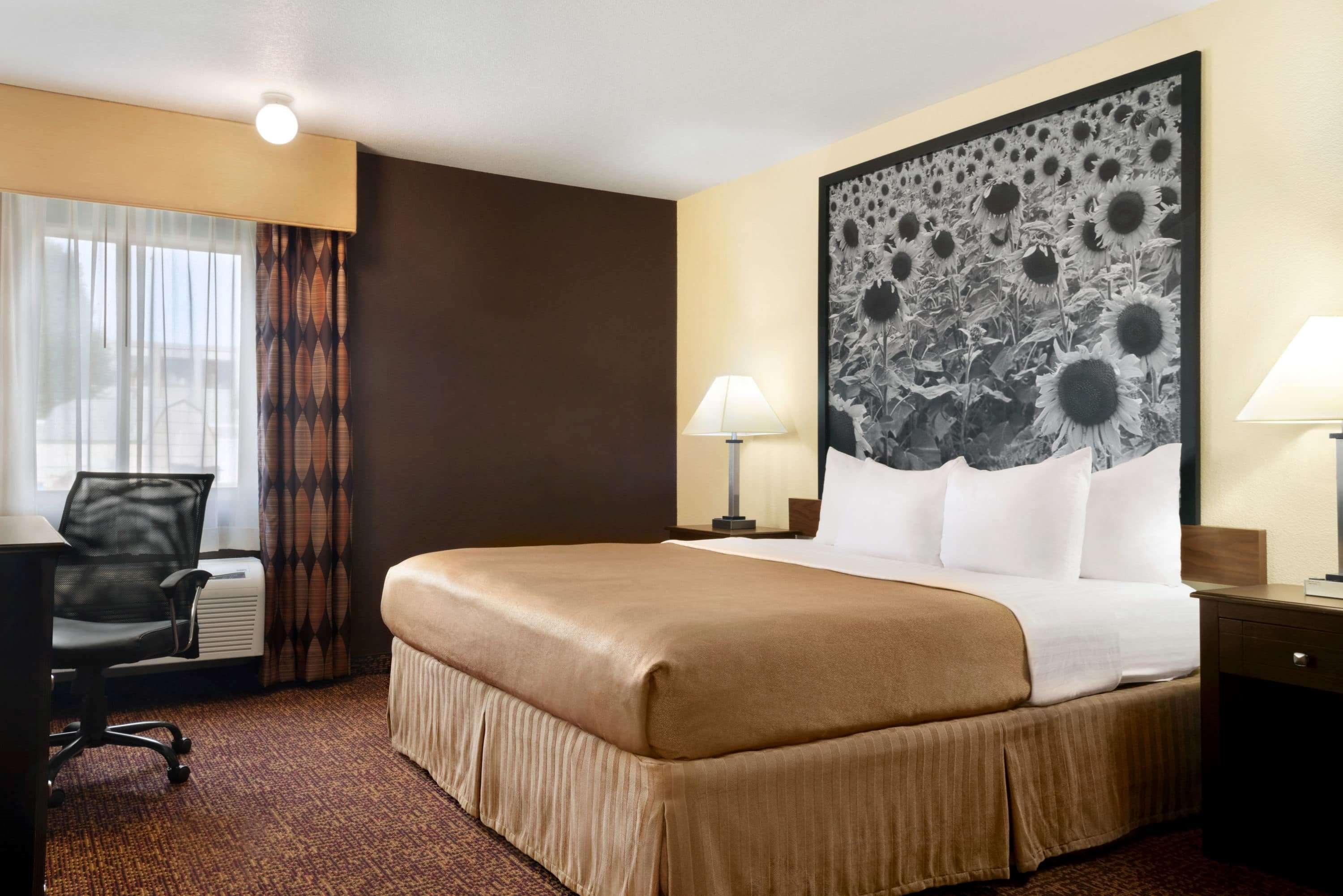 ซูเปอร์ 8 บาย วินด์แฮม เดสโมนส์ Hotel ดิมอยน์ ภายนอก รูปภาพ