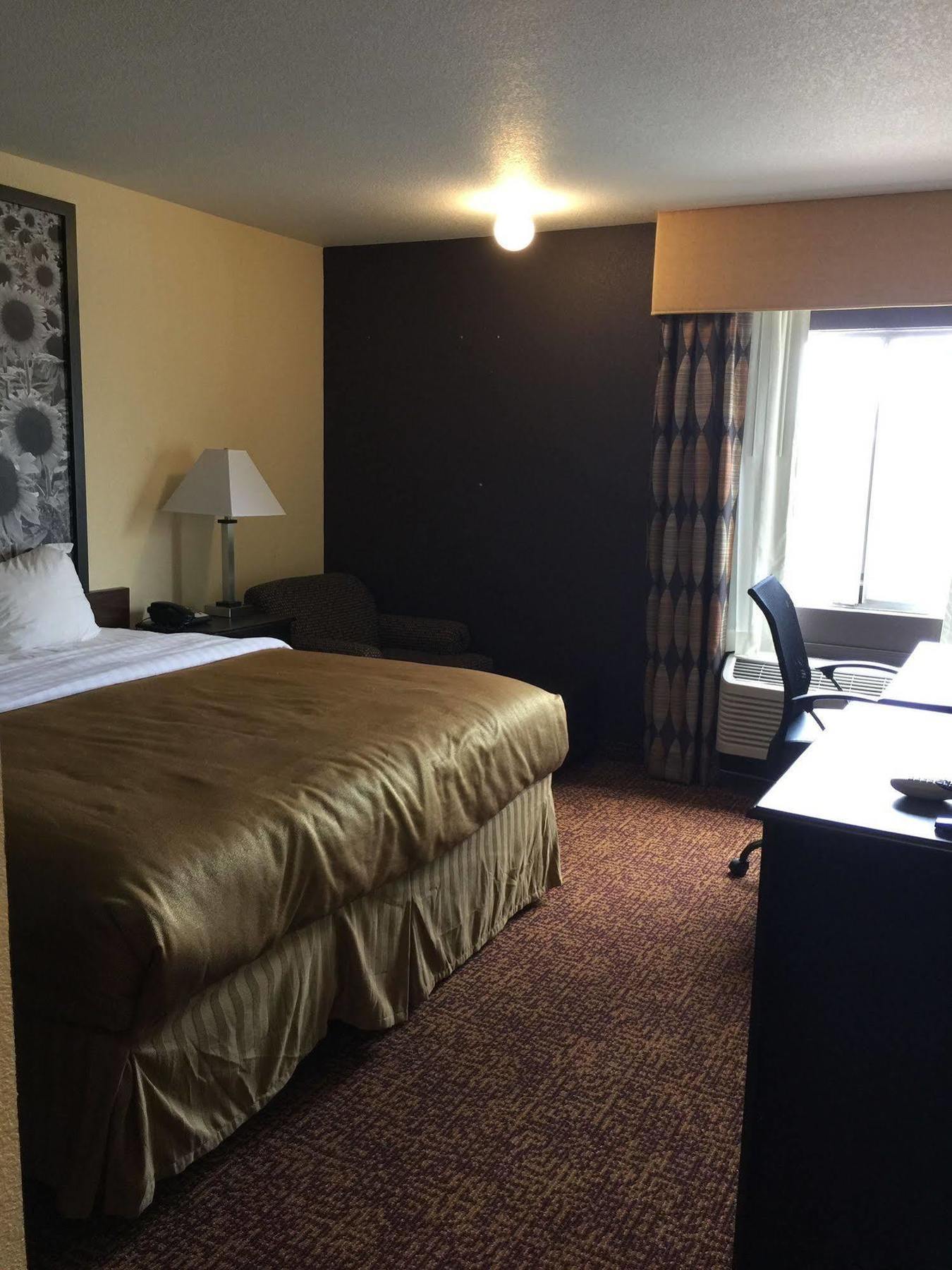 ซูเปอร์ 8 บาย วินด์แฮม เดสโมนส์ Hotel ดิมอยน์ ภายนอก รูปภาพ