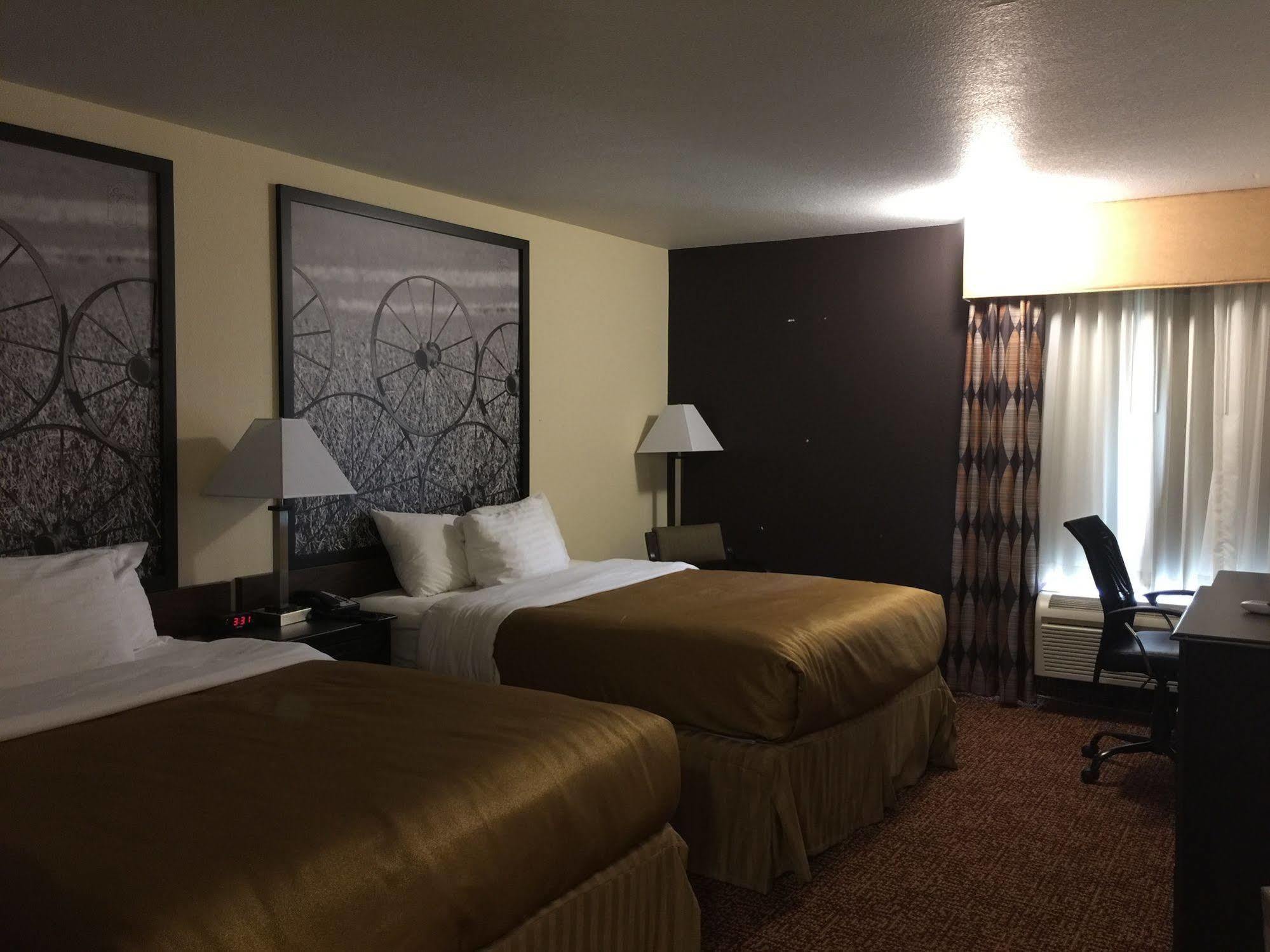 ซูเปอร์ 8 บาย วินด์แฮม เดสโมนส์ Hotel ดิมอยน์ ภายนอก รูปภาพ