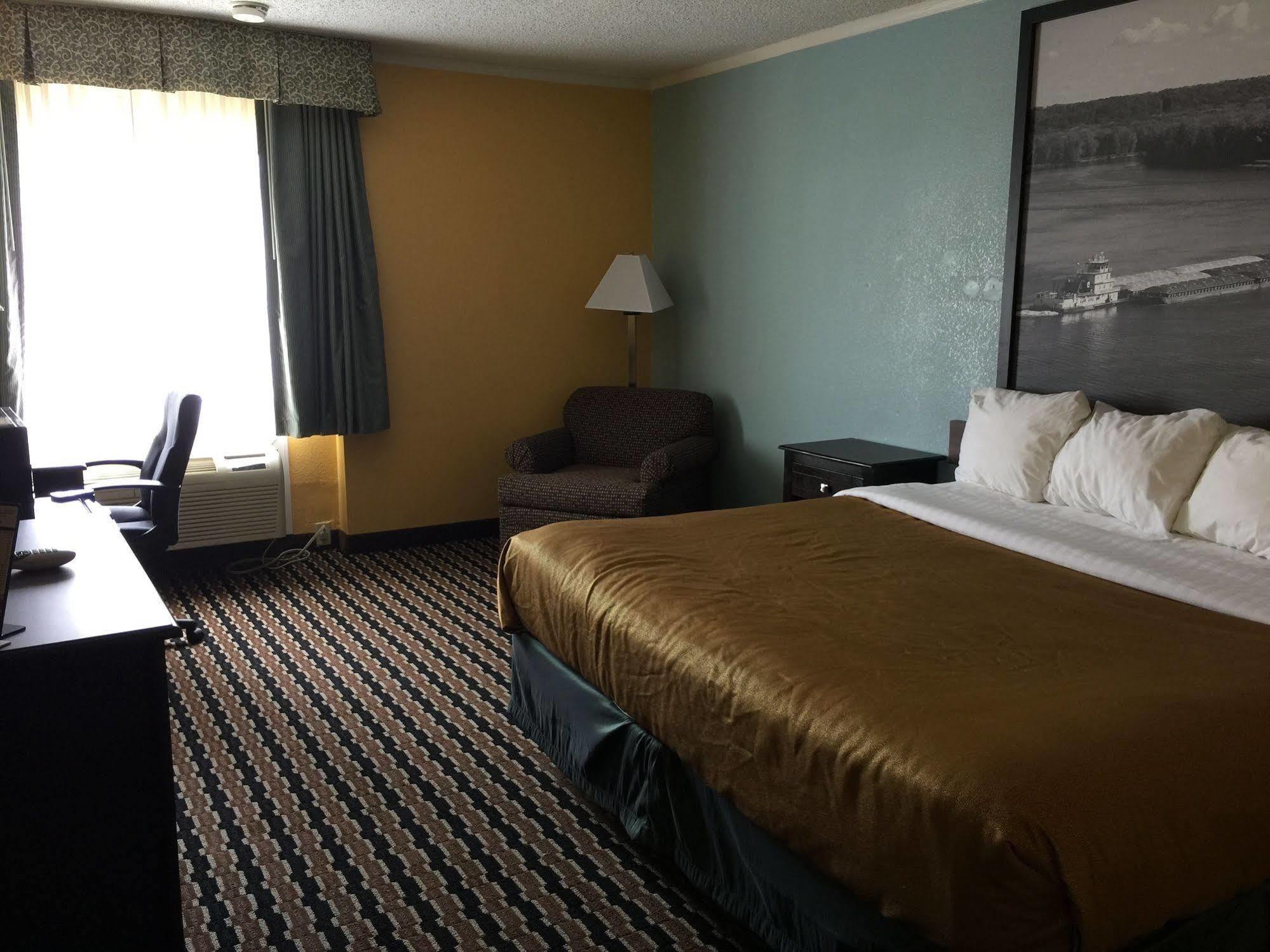 ซูเปอร์ 8 บาย วินด์แฮม เดสโมนส์ Hotel ดิมอยน์ ภายนอก รูปภาพ