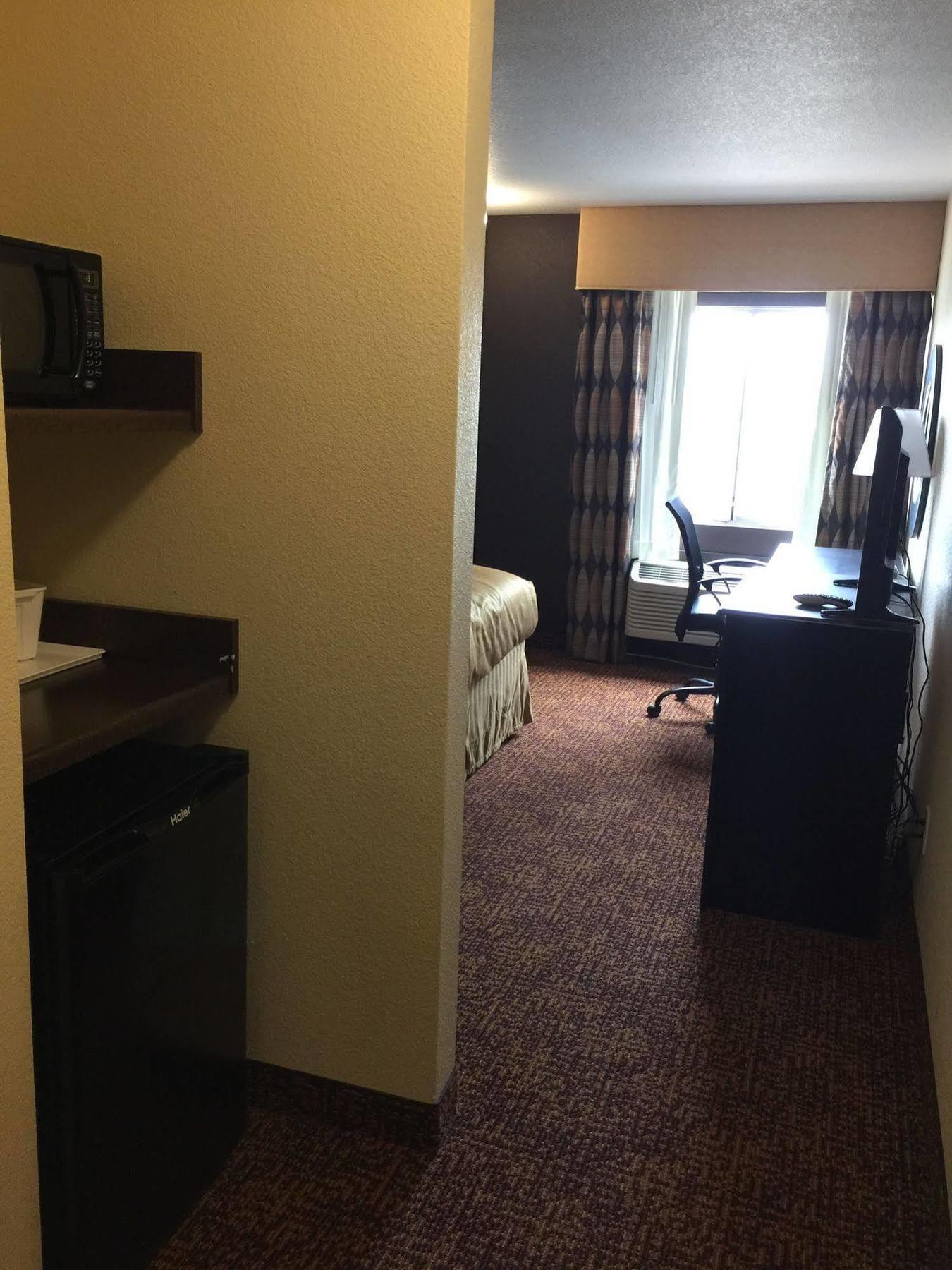 ซูเปอร์ 8 บาย วินด์แฮม เดสโมนส์ Hotel ดิมอยน์ ภายนอก รูปภาพ
