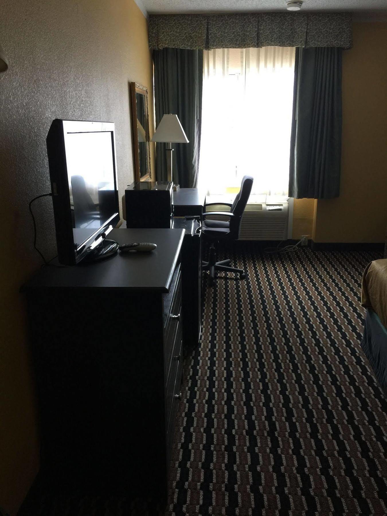 ซูเปอร์ 8 บาย วินด์แฮม เดสโมนส์ Hotel ดิมอยน์ ภายนอก รูปภาพ
